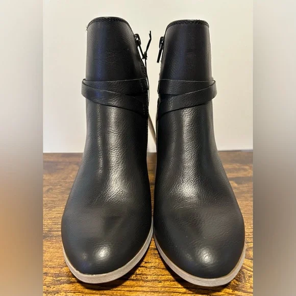 Frye and Co. Women’s Black Italia Stacked Heel Booties NWT Size 11